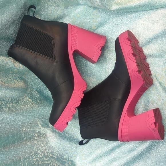 Euc Sorel Brex Black/Cactus Pink Platform Boots sz 7 - Sold Out Everywhere! - Picture 8 of 8